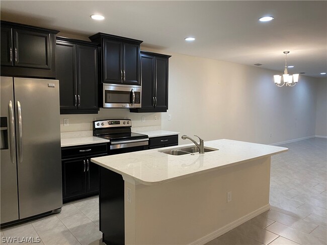 Building Photo - 14903 Edgewater Cir