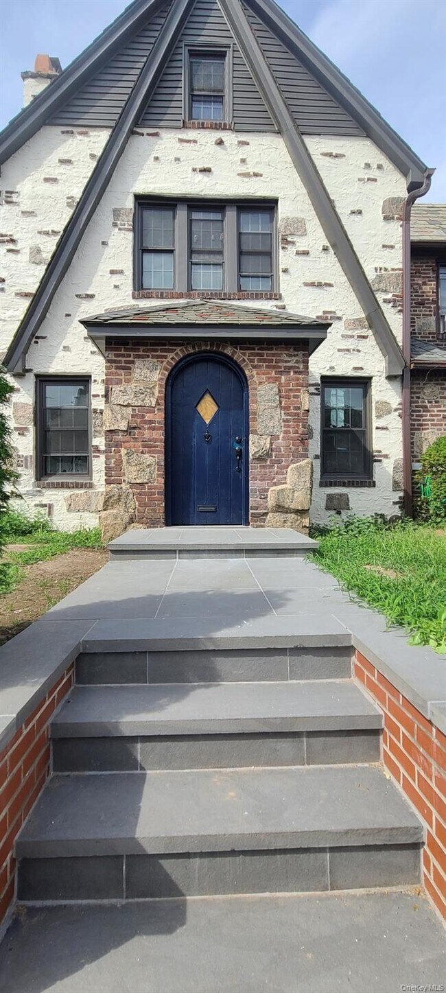 Foto del edificio - 88-37 62nd Dr