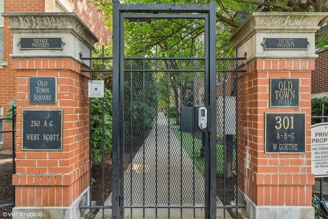 Building Photo - 301 W Goethe St