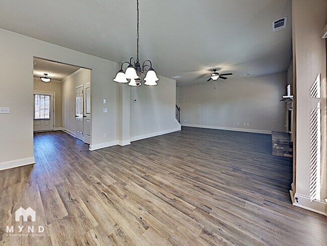 Foto del edificio - 9028 Holder Rd