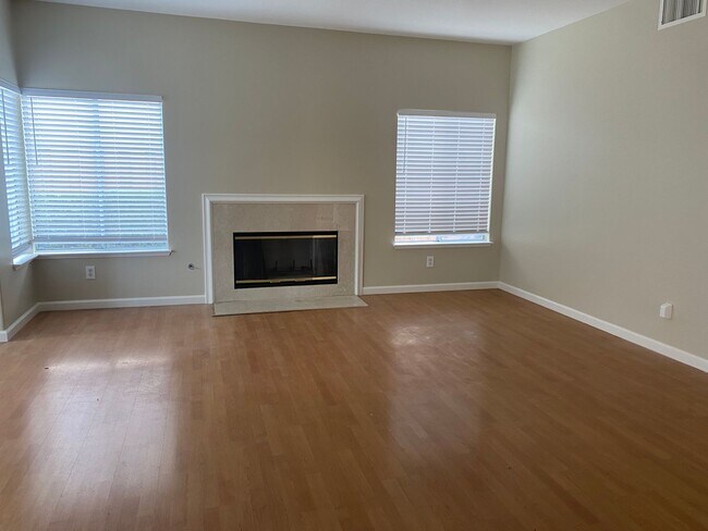 Building Photo - Union City 5 BD + Loft/ 3.5 BA Detached Ho...