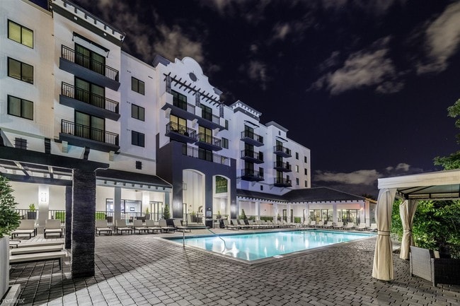 Building Photo - 890 SW 57th Ave