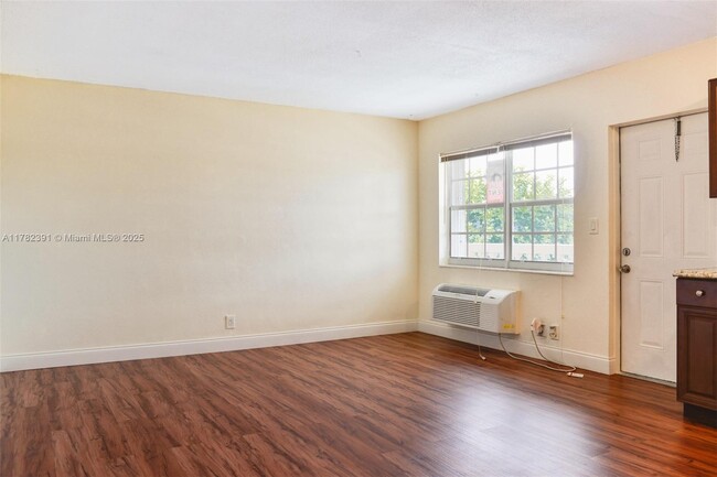 Building Photo - 5420 NE 22nd Terrace