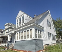 Building Photo - 4 Yale St