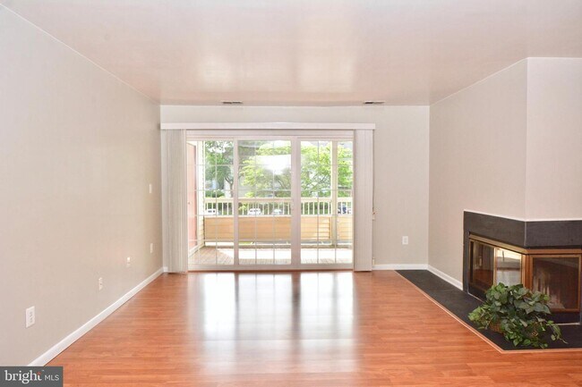 Building Photo - 113 Cascade Ct