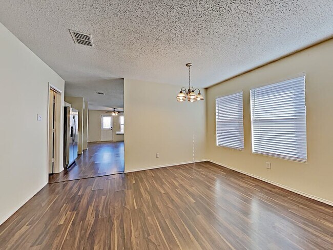 Foto del edificio - 16301 Sherwood Dr