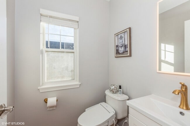 Foto del edificio - 375 N Commerce St