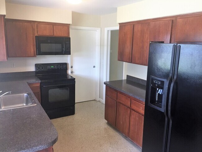 Building Photo - SE Cape Coral Pool Home