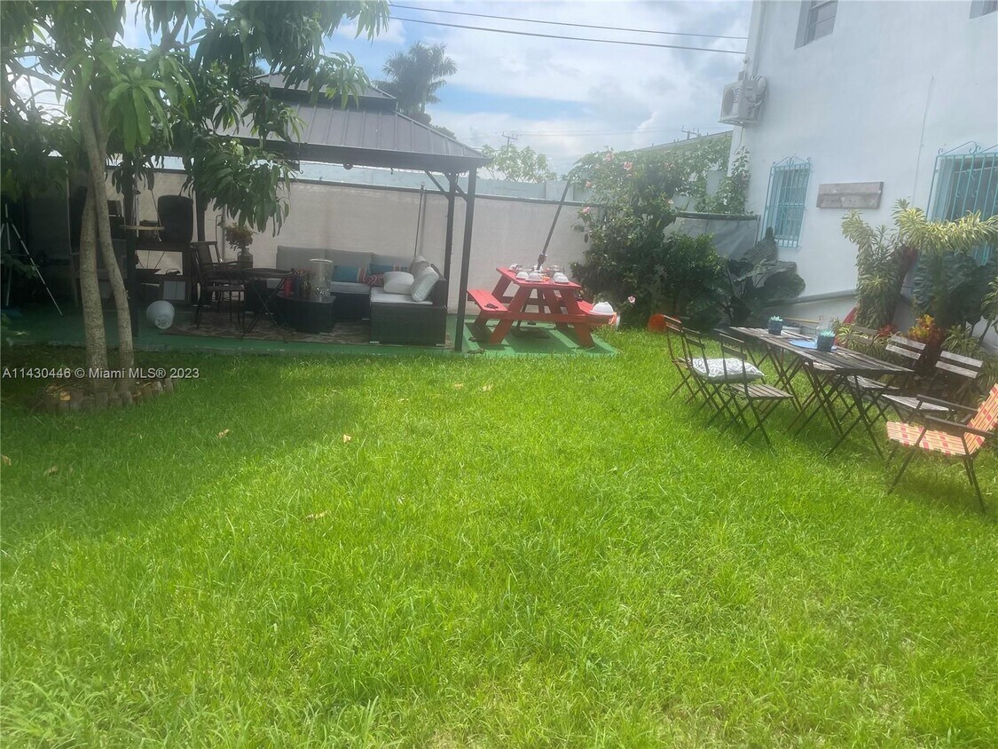 545 SW 4th St Unit 4, Belle Glade, FL 33430 Room for Rent in Belle