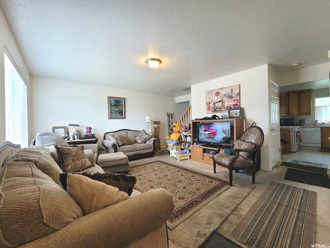 Foto del edificio - Updated 3 Bed Townhome w/ Finished Basement – American Fork