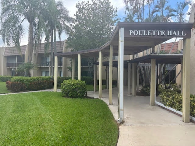Foto principal - 4657 Fountains Dr S
