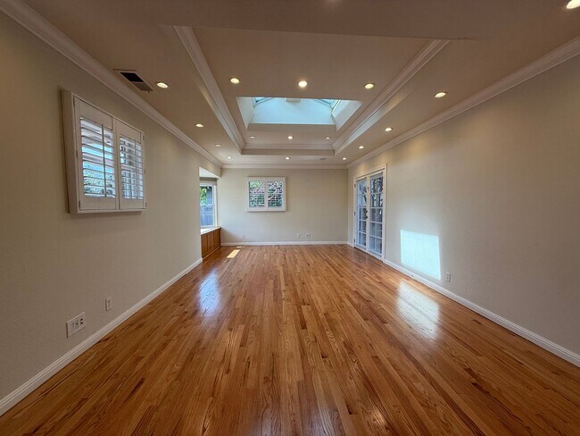 Foto del edificio - Beautiful Home With Stand-Alone ADU | Camb...