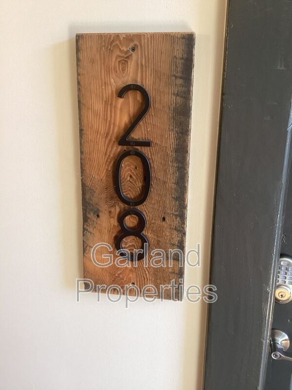 Foto principal - 73 W Main St