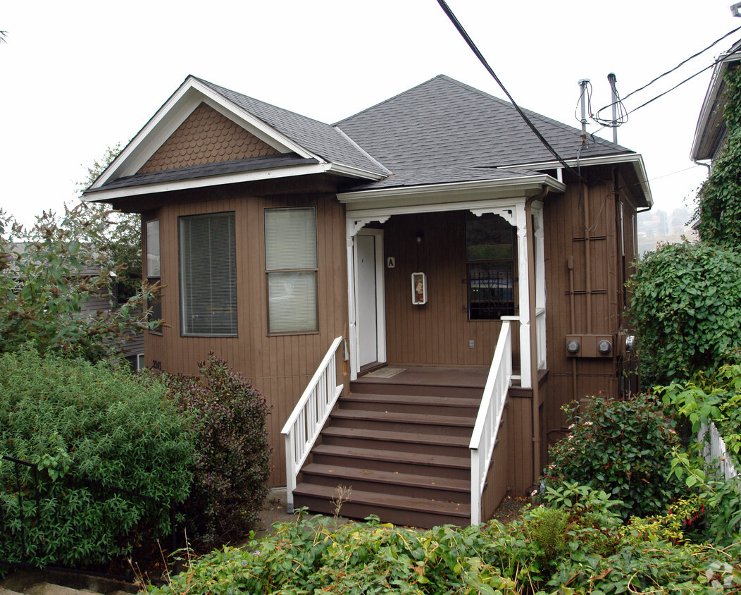Foto principal - 2243 14th Ave W