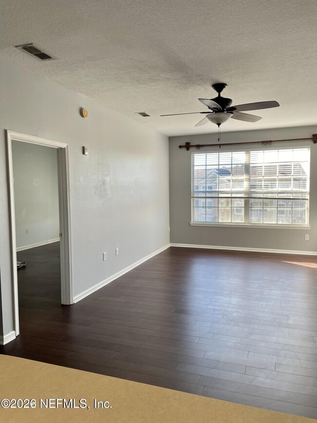 Foto del edificio - 7990 Baymeadows Rd