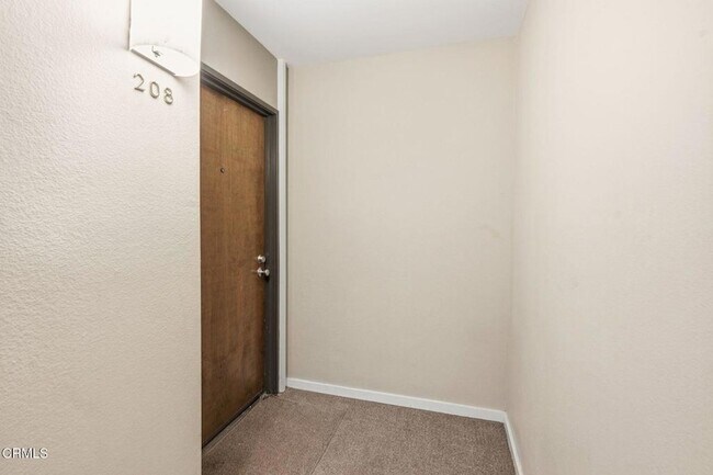 Foto del edificio - 1215 N Olive Dr