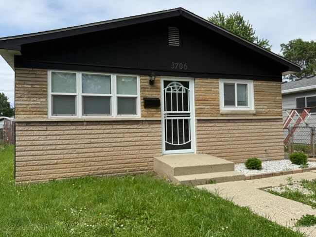 New rehab, 3BDR , 1 BTH with fence yard. - New rehab, 3BDR , 1 BTH with  fence yard. House