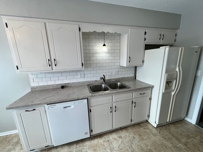 Building Photo - Spacious 3-Bed/2-Bath Home in Independence!