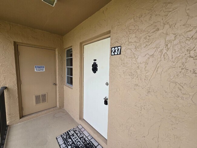 Foto del edificio - Charming 1BR/2BA in 55+ Community – Fully ...
