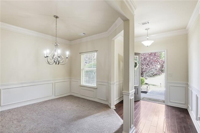 Building Photo - 906 Donington Cir SE