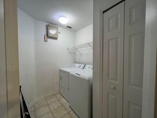 Building Photo - 2 Bedroom bath condo near Universal..