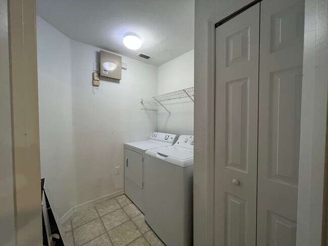 Foto del edificio - 2 Bedroom bath condo near Universal..