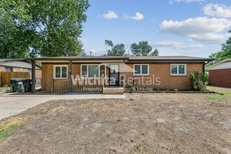 Building Photo - 4536 S Glenn Ave
