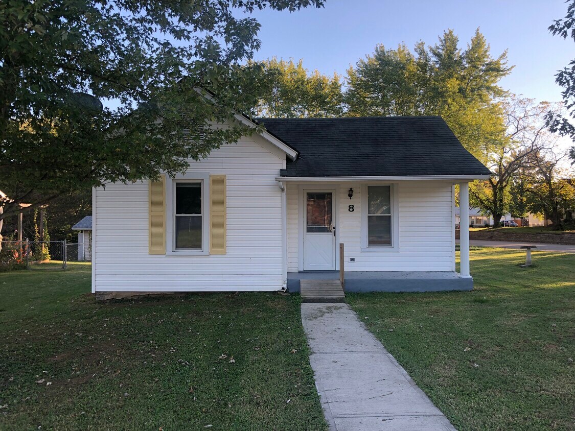 Front of house from 6th St - 8 6th St