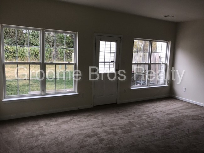 Building Photo - 3822 Dominion Townes Cir