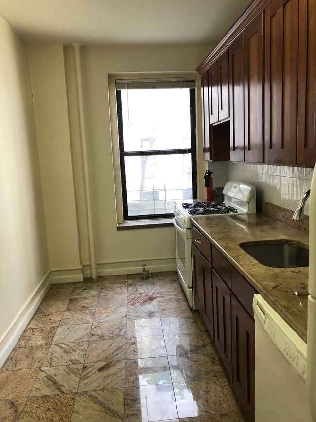 Foto del edificio - 351 Marine Ave