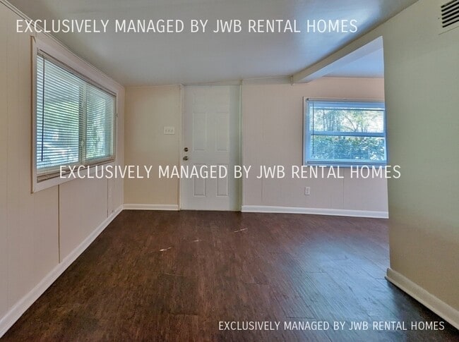 Building Photo - 573 E 55th St