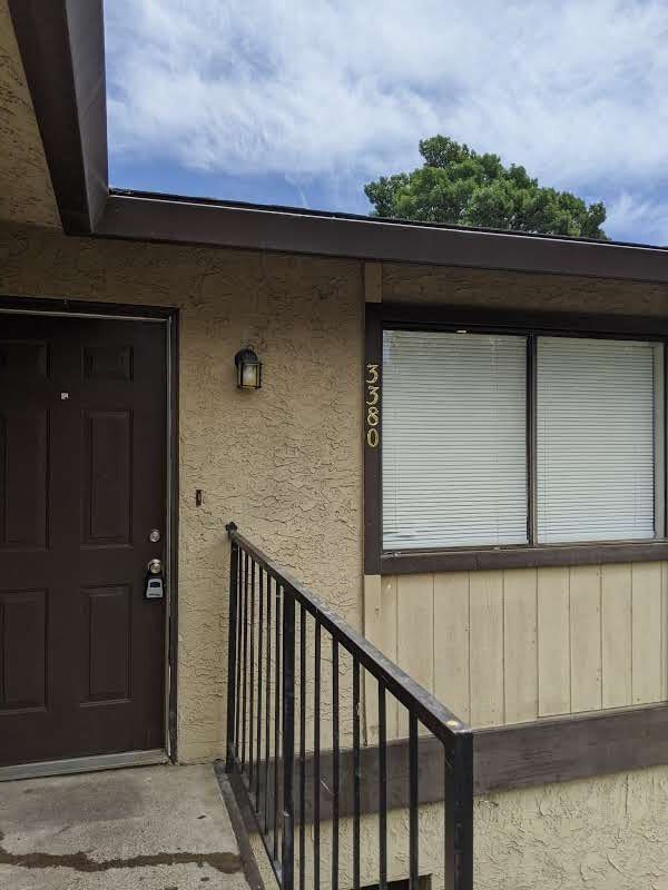 Building Photo - Competitively priced Two Bedroom Apartment...