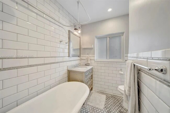 Foto del edificio - 619 NE 87th St