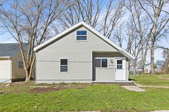 Building Photo - Affordable Comfort with Modern Updates in ...
