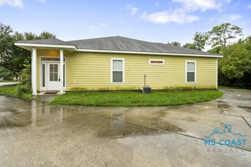 Primary Photo - 132 Earle Taylor Ln