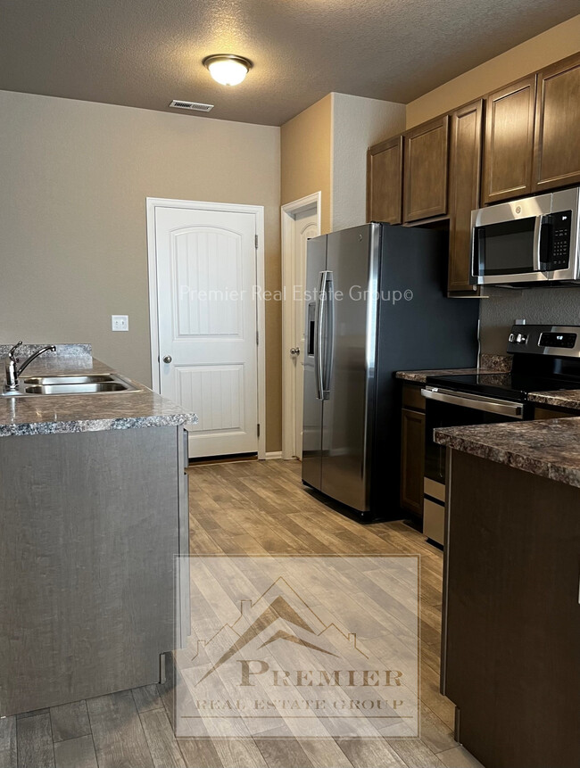 Foto del edificio - 7773 Sand Lake Heights