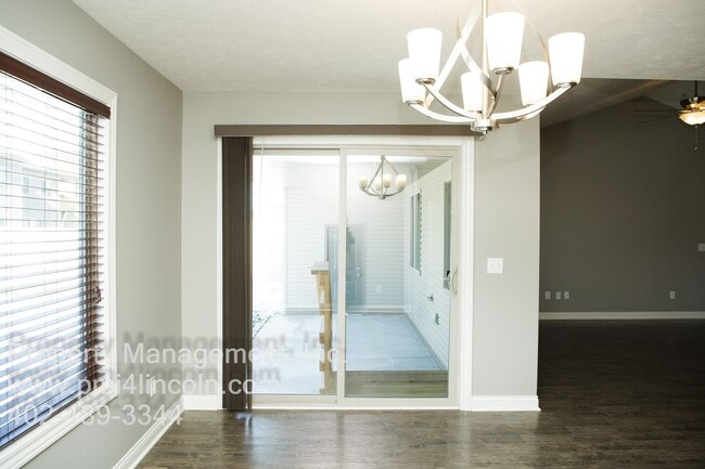 Building Photo - Ranch style house with 5 bedrooms and 3 baths