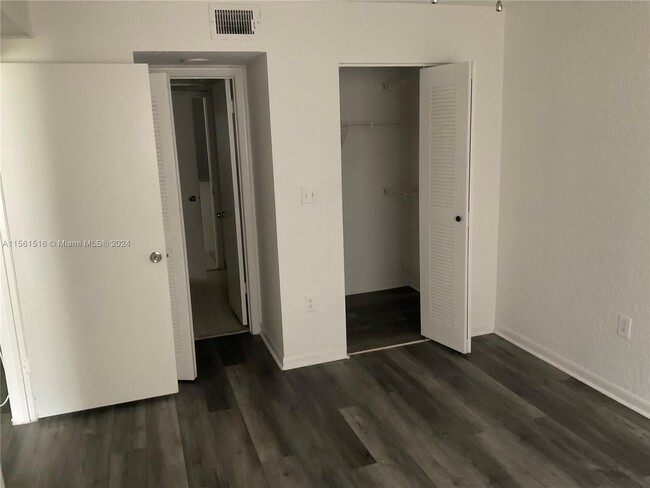 Building Photo - 2851 N Oakland Forest Dr