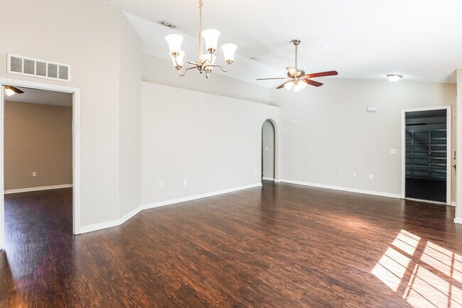 Building Photo - 2688 Whispering Trails Dr