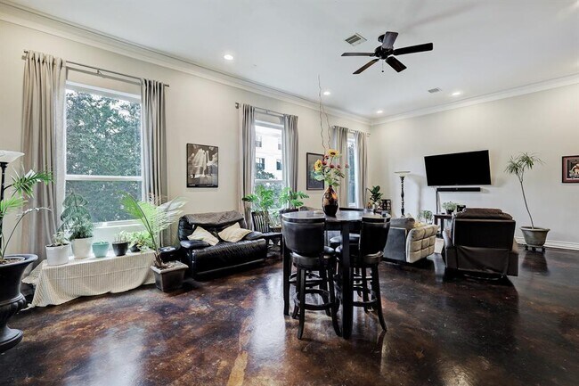 Foto del edificio - 5801 Winsome Ln