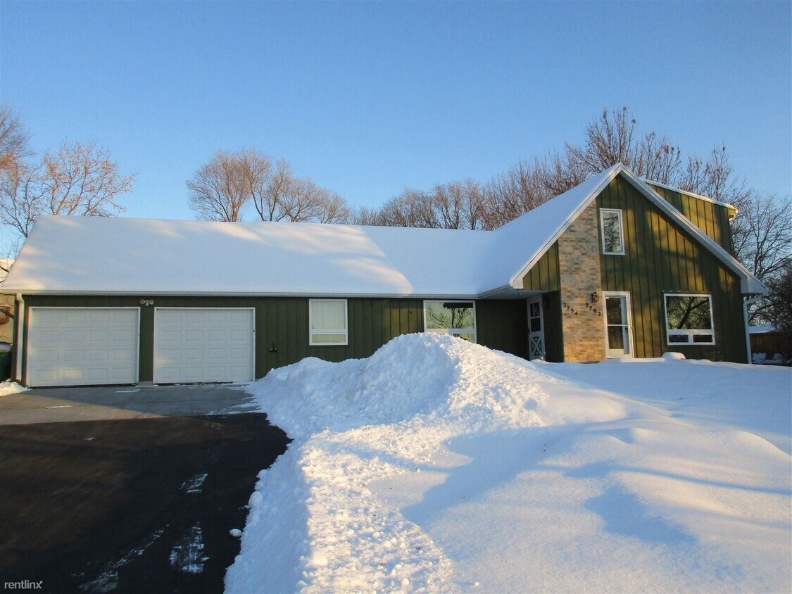 Foto principal - 2 br, 1.5 bath Duplex - 2792 Nicolet Dr