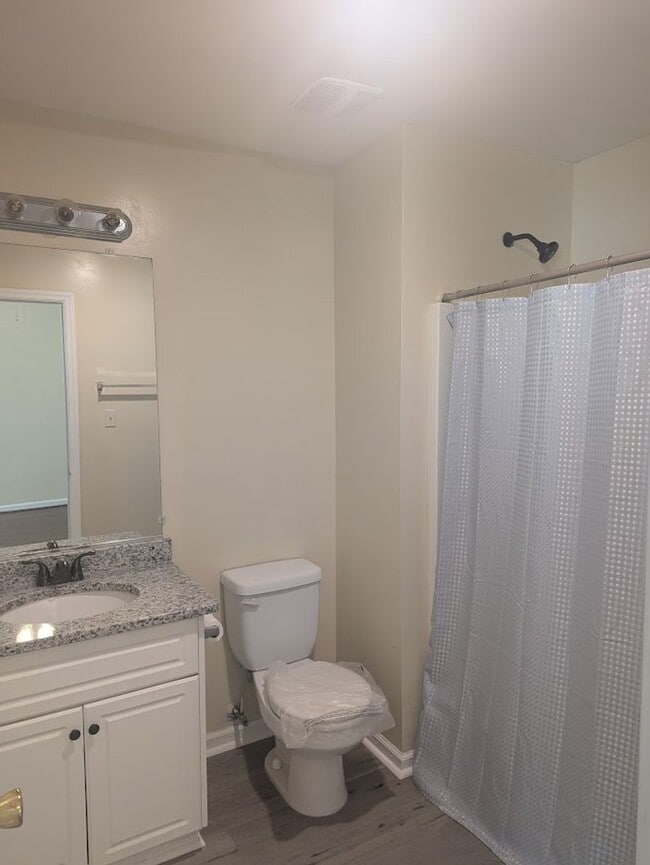 Foto del edificio - 2 Bedroom end unit