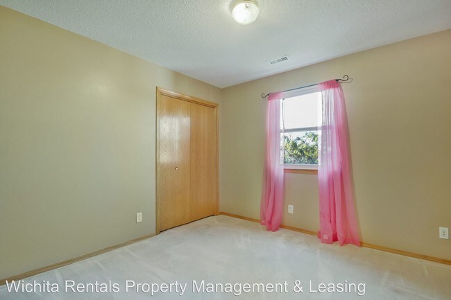 Building Photo - 5 br, 3.5 bath House - 9501 E. Stafford