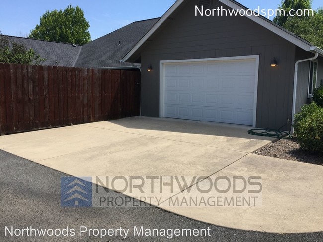 Building Photo - 2 br, 2 bath House - 1265 Sun Glo Dr