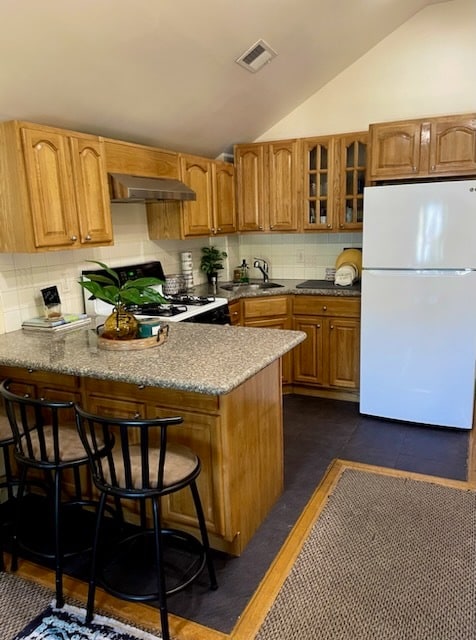 Kitchen opens to livingroom - 128 College Ave