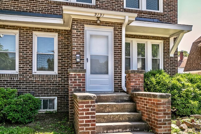 Building Photo - 3131 Cass St