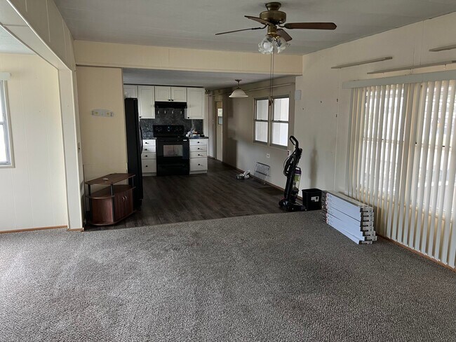 Foto del edificio - 220 Holiday Park Blvd NE