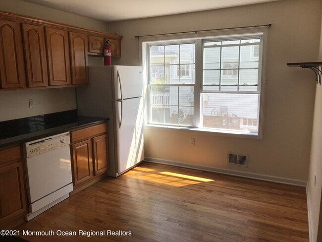 Building Photo - 112 Morris Ave