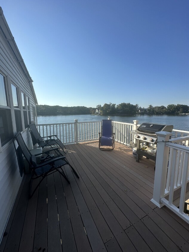 Foto principal - Luxurious 2 Bed, 2 Bath Rental on Lake Qui...
