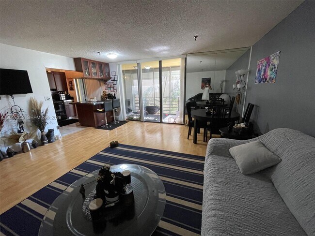 Foto del edificio - 671 NE 195th St